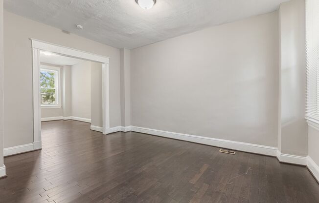 Spacious 3-Bedroom/1-Bathroom home with Modern Amenities in East Baltimore!