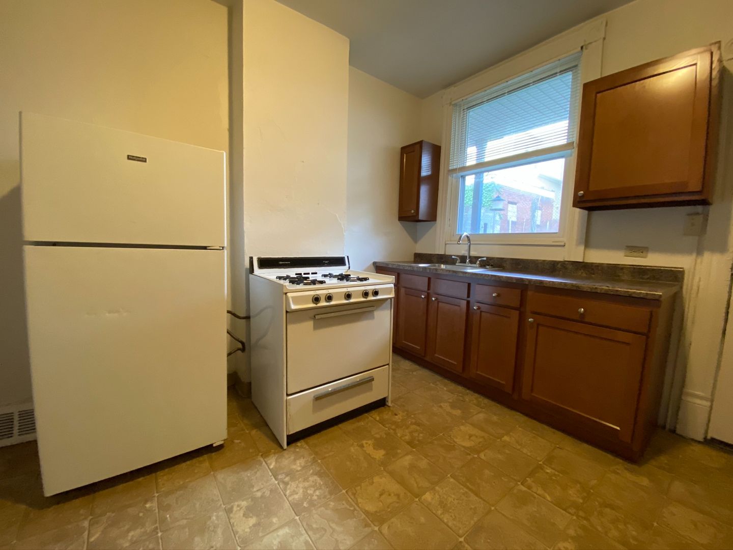South Oakland 2BR Duplex with Back Yard Space! Call Today to Schedule an Appointment!