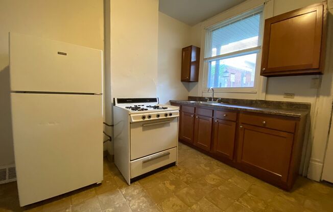 South Oakland 2BR Duplex with Back Yard Space! Call Today to Schedule an Appointment!