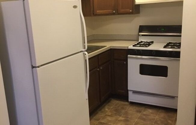 1 bed, 1 bath, 614 sqft, $1,125, Unit 327-G