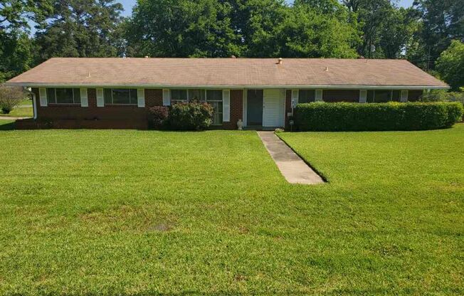 HALF OFF FIRST FULL MONTH'S RENT-NICE HOME IN NORTH HIGHLANDS SUBDIVISION