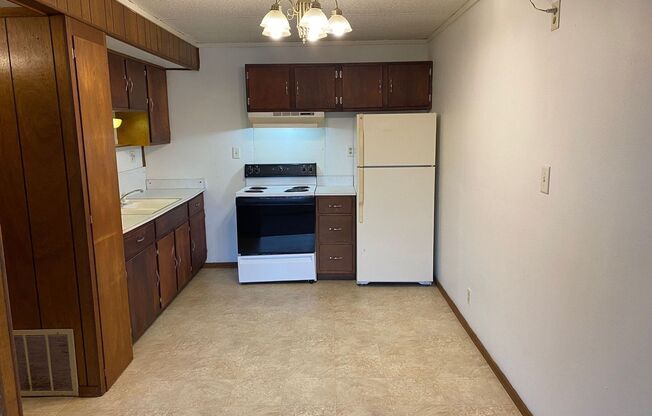 2 beds, 1 bath, 800 sqft, $695