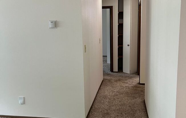 2 beds, 1 bath, 950 sqft, $899.99, Unit 1400-111