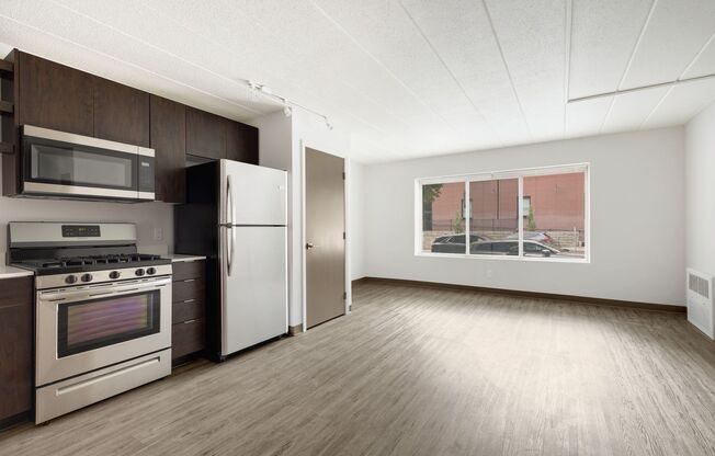 2 beds, 1 bath, 700 sqft, $1,617, Unit 102