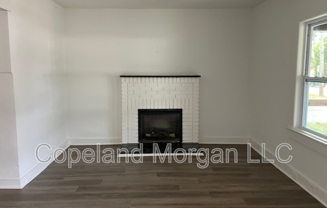 1934 30 AVE N