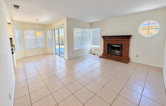 Spacious 4-Bedroom Home with Backyard in Mira Mesa