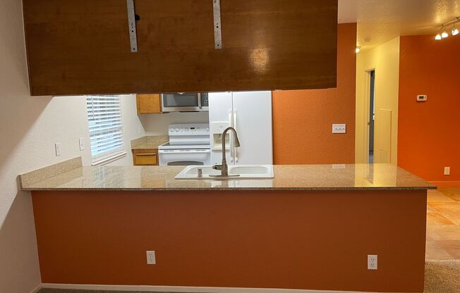 3 beds, 2 baths, $2,000, Unit APARTMENT 36