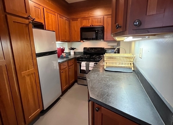 1 bed, 1 bath, 620 sqft, $3,100, Unit 187