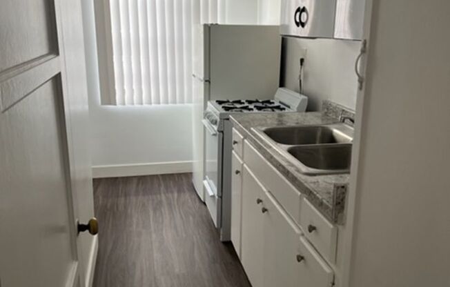 Studio, 1 bath, $1,350, Unit 14