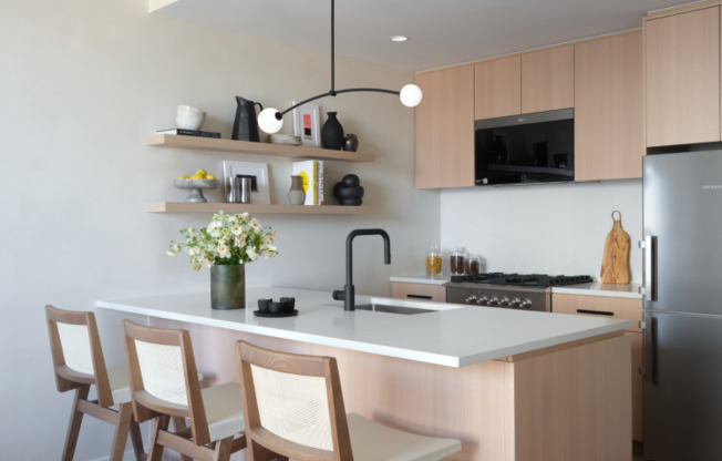 1 bed, 1 bath, $6,400, Unit 523