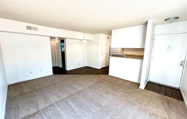 1 bed, 1 bath, 700 sqft, $1,575, Unit 14