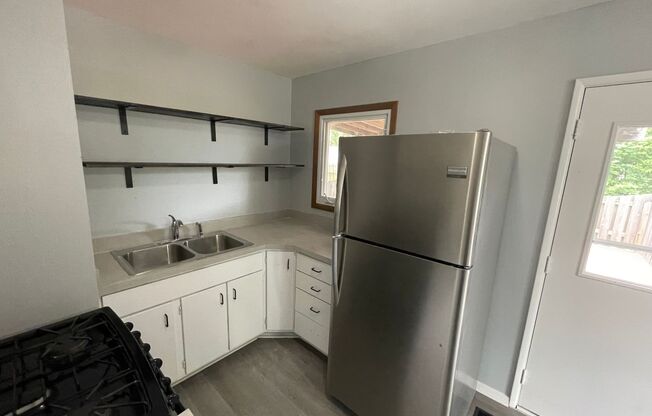 3 beds, 1 bath, $1,295