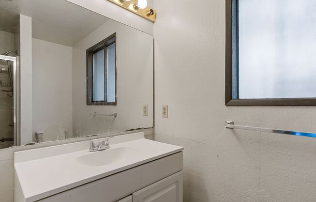 2 beds, 1.5 baths, $1,595, Unit 5