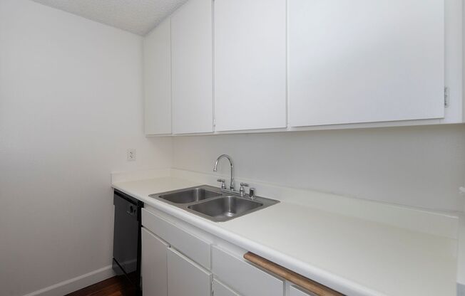 1 bed, 1 bath, 690 sqft, $2,175, Unit 009