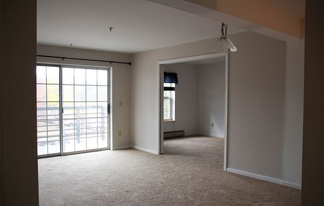 2 beds, 1 bath, 927 sqft, $1,800, Unit 633