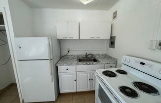 Studio, 1 bath, 300 sqft, $750, Unit 12