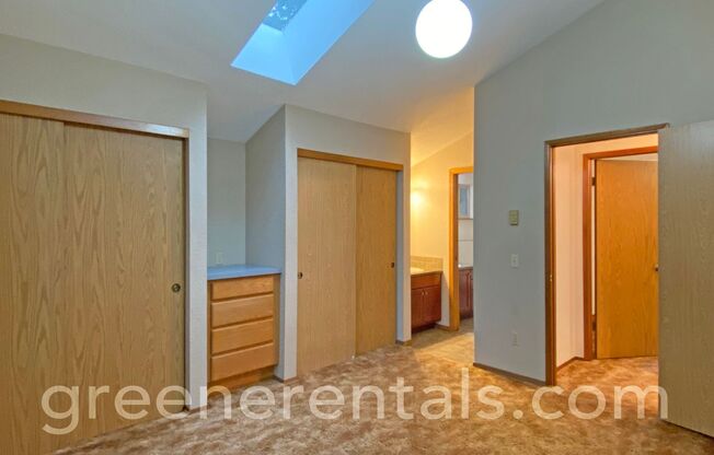 2 beds, 1 bath, $2,050