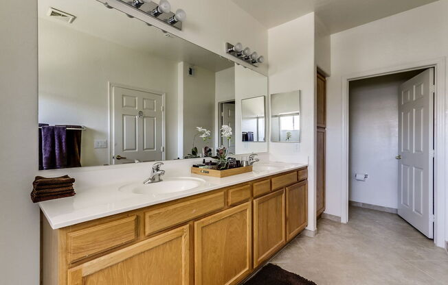 2 beds, 2 baths, 1,403 sqft, $2,000, Unit 2063