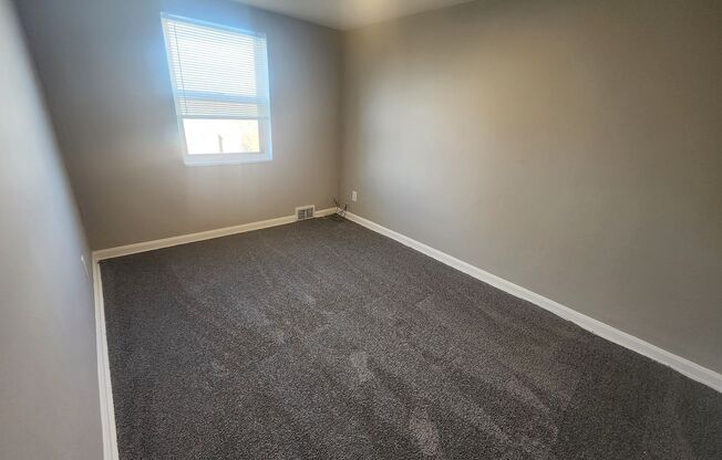 3 beds, 1 bath, 1,500 sqft, $1,300, Unit 1614-00