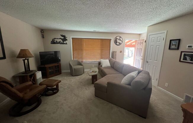 2 beds, 1 bath, $2,100, Unit # 24