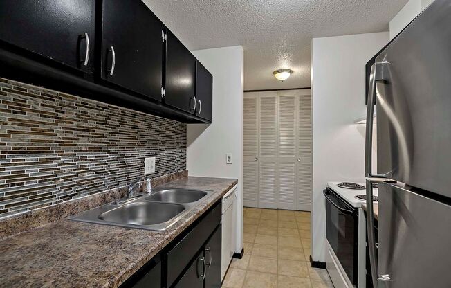 2 beds, 2 baths, 1,060 sqft, $1,200, Unit 7720-202