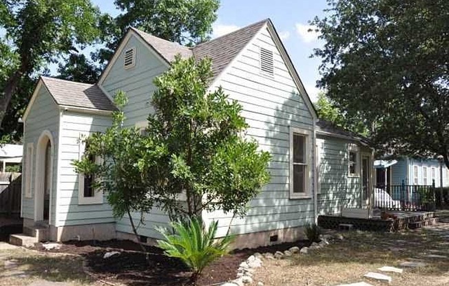 Charming Hyde Park Bungalow