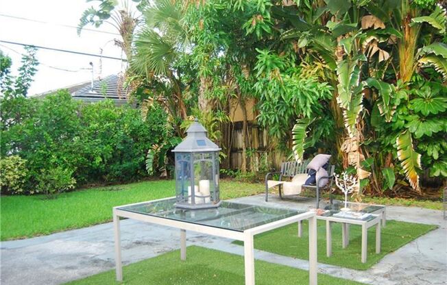 Now Leasing - a beautifully maintained 2-bedroom, 1-bath single-family home nestled in the highly sought-after South End neighborhood of West Palm Beach.