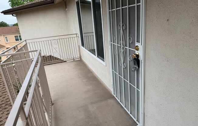 2601 N Glenoaks/2323 N Lamer