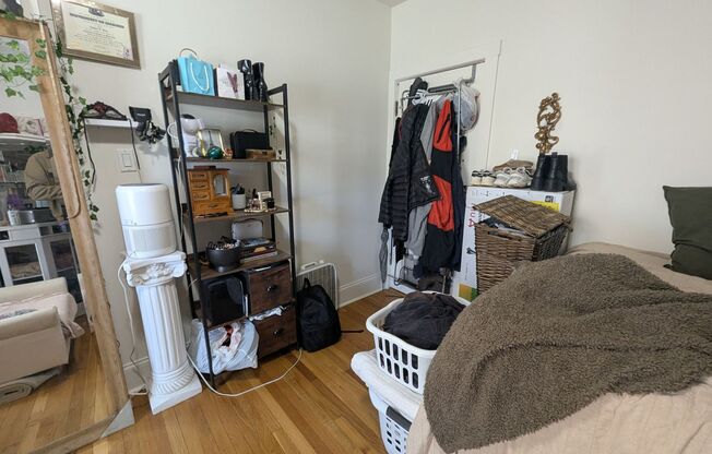 Fully Renovated Studio in Albany Park! Great Space to call your own!