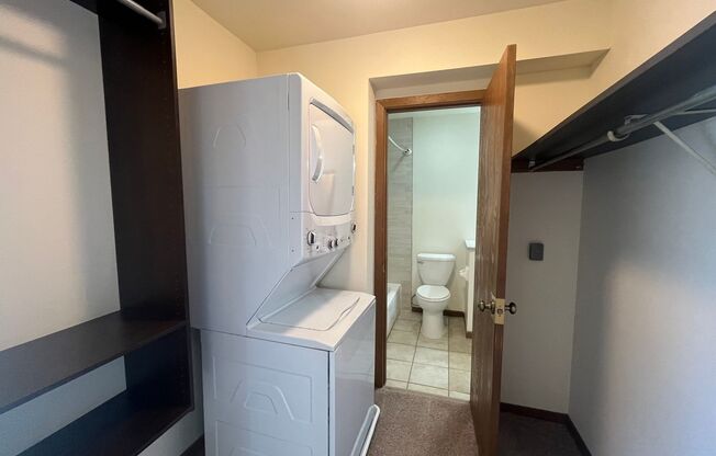 2 beds, 1 bath, 965 sqft, $1,715, Unit 7733CA