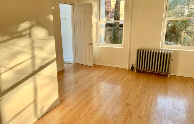 196 W 9 ST