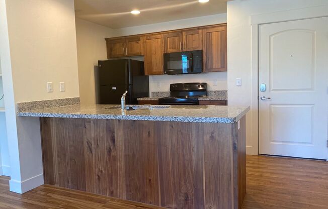 2 beds, 2 baths, 964 sqft, $1,550, Unit 332