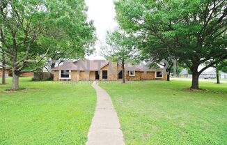 Spacious 3/2/2 on Corner Lot in Red Oak ISD For Rent!