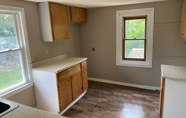 2 beds, 1 bath, $795