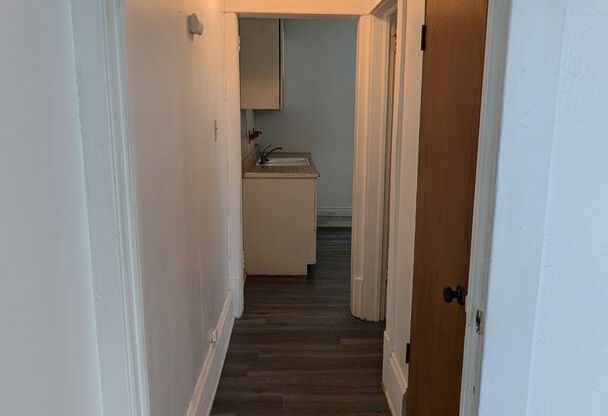 1 bed, 1 bath, $700, Unit 2