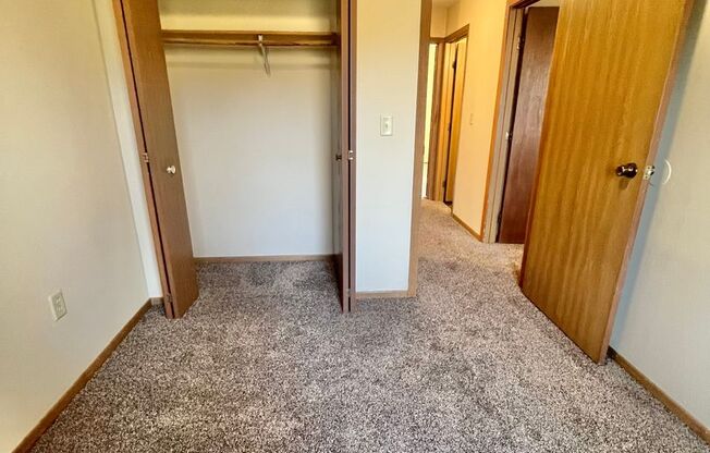 3 beds, 1.5 baths, 1,145 sqft, $1,095, Unit 300-6