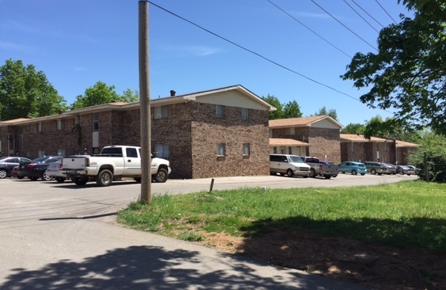 2 beds, 1 bath, 728 sqft, $750, Unit D4