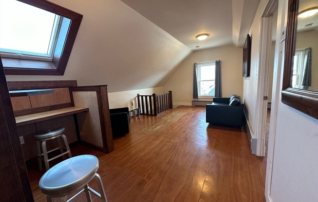 2 beds, 1 bath, 1,000 sqft, $2,200, Unit 3