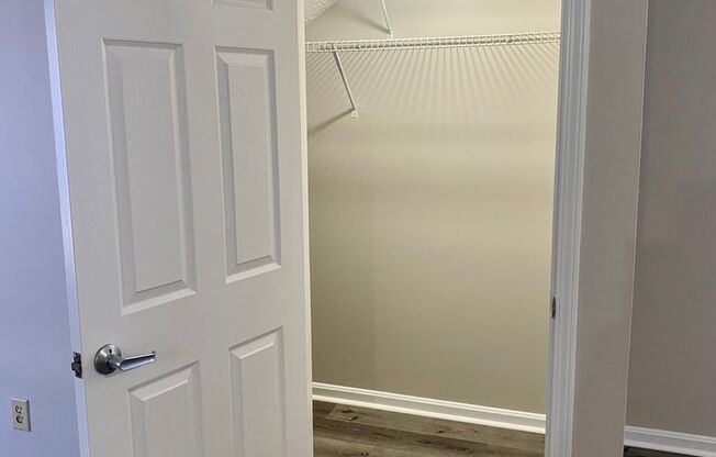 Second floor two bedroom apartment in Portland- Section 8 accepted