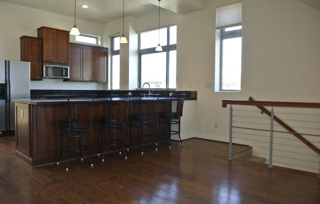 3 Story town home with rooftop deck in Oceanside!~ Cleveland #101