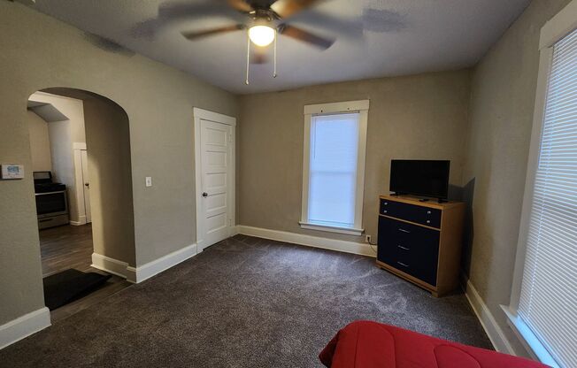 Studio, 1 bath, 500 sqft, $695, Unit Apt 2