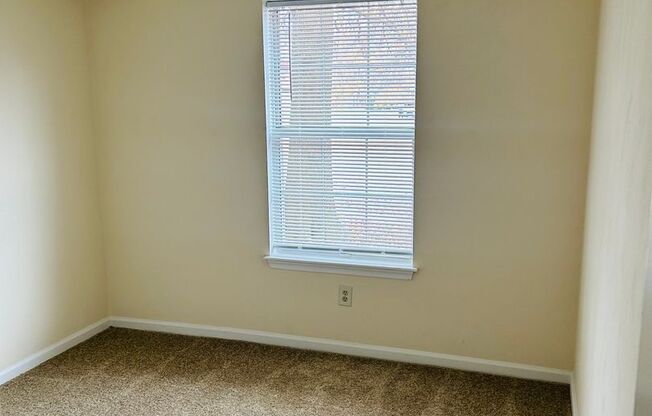 3 beds, 1 bath, 1,100 sqft, $1,500, Unit 517/101