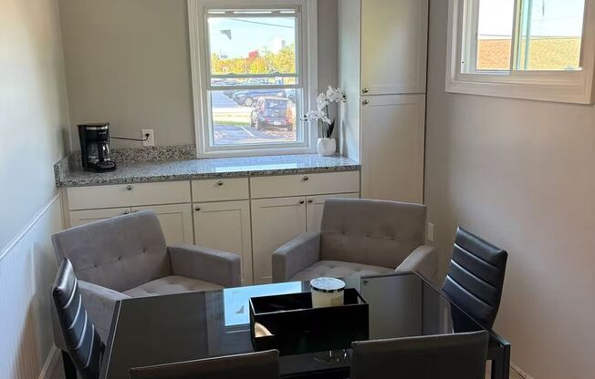 2 beds, 1 bath, 800 sqft, $1,795, Unit 001