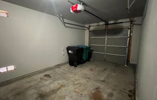 2 beds, 1 bath, $1,900