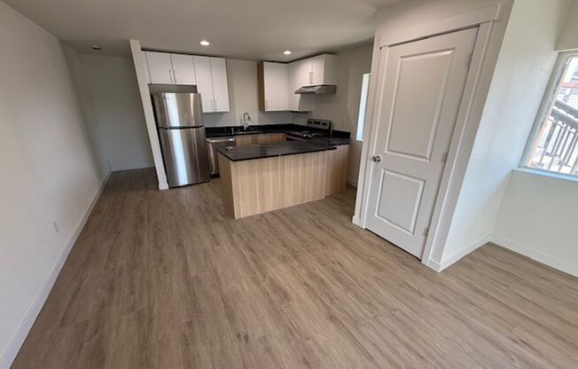 1 bed, 1 bath, 650 sqft, $1,350, Unit 1911 B