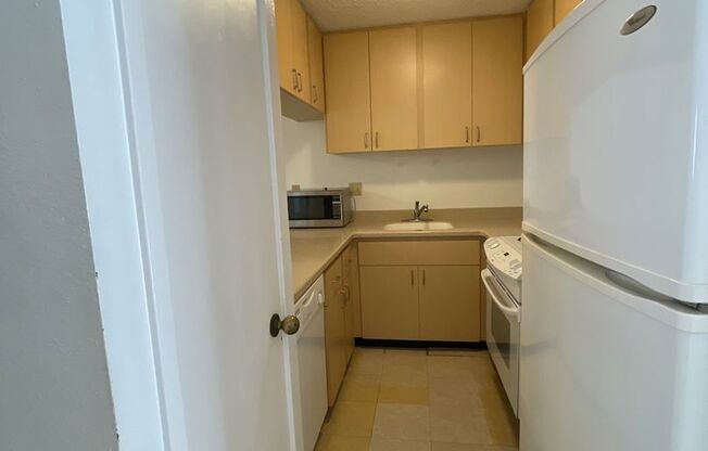 $2,200 NEWLY RENOVATED 1BR/1BA Koolau Vista; Central location and close to beaches, restaurants, shopping and more.