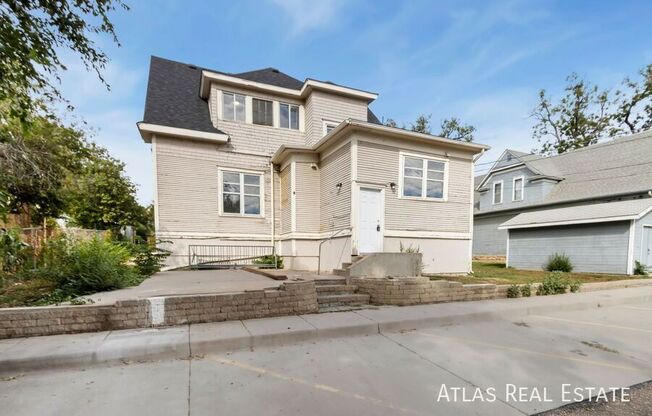 1904 S 8 AVE