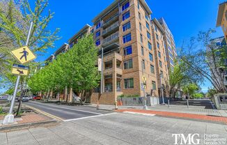 2 Bed 2 Bath Downtown 3rd Floor Condo Water/Sewer/Garbage/Electric Included!!