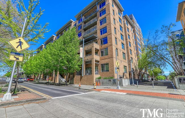 2 Bed 2 Bath Downtown 3rd Floor Condo Water/Sewer/Garbage/Electric Included!!