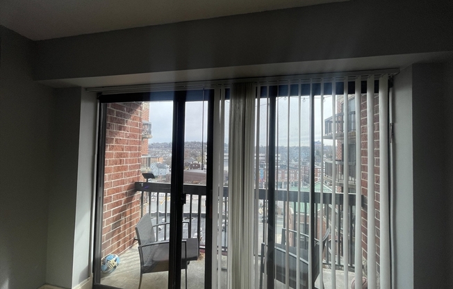 1 bed, 1 bath, 651 sqft, $3,200, Unit 906